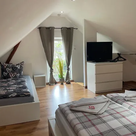 Kleine Gemuetliche Einliegerwohnung Mit Garten Und Pool Nordstemmen Exterior photo