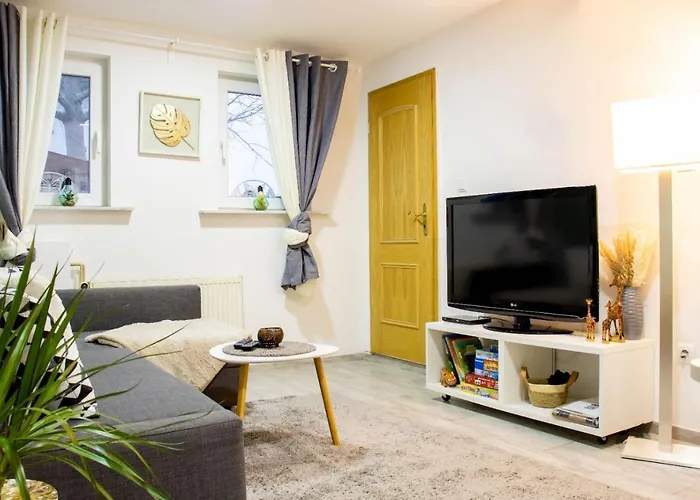 Kleine gemütliche Einliegerwohnung mit Garten und Pool