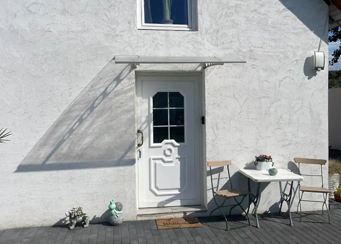 Kleine gemütliche Einliegerwohnung mit Garten und Pool