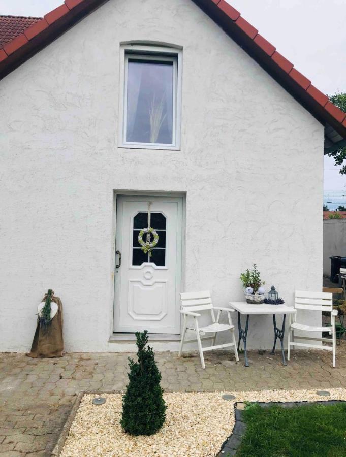 Kleine Gemütliche Einliegerwohnung Mit Garten Und Pool Apartment Nordstemmen
